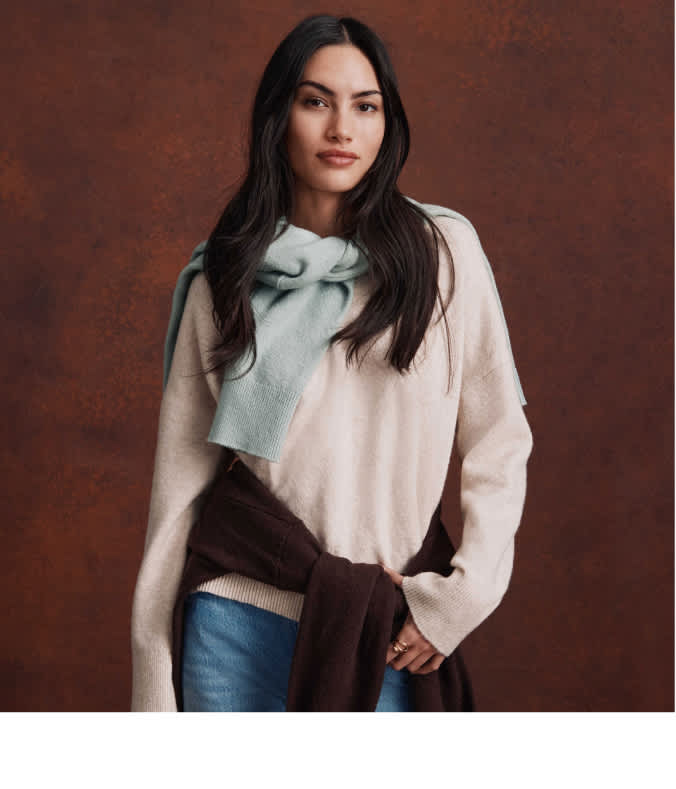 V-neck sweater Mobile