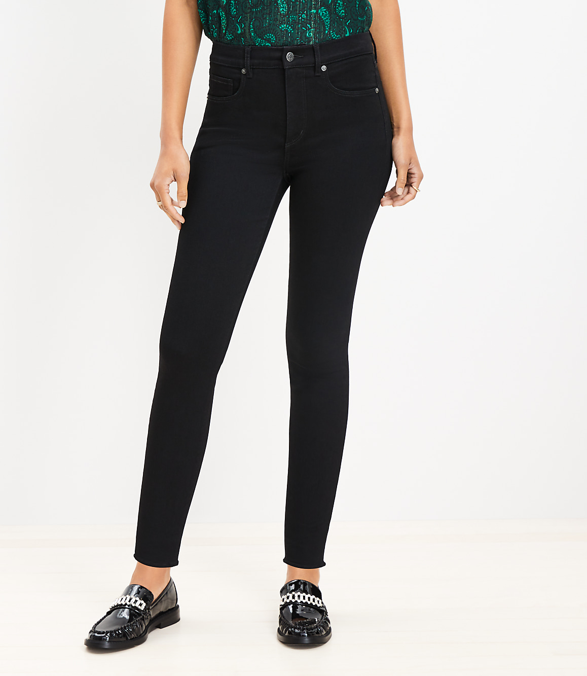 Mid Rise Skinny Jeans in Black