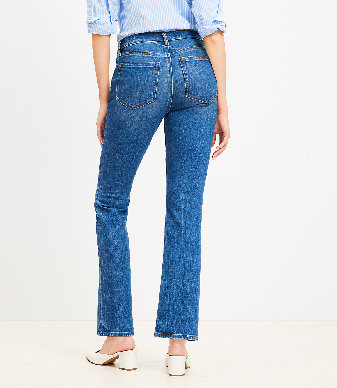 Petite Curvy Mid Rise Boot Jeans in Light Wash