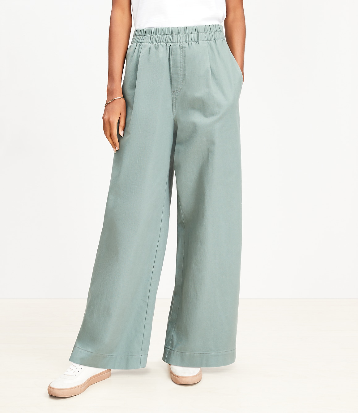 Petite Pleated Pull On Wide Leg Pants in Twill