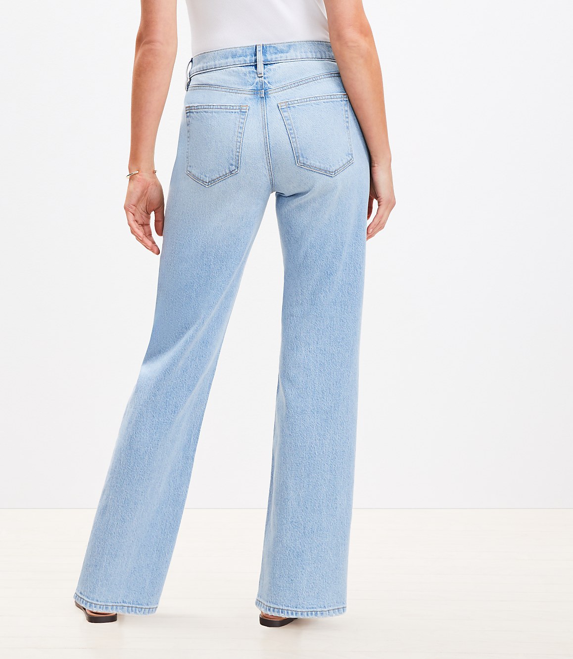 Mid Rise Relaxed Straight Jeans in Mid Wash