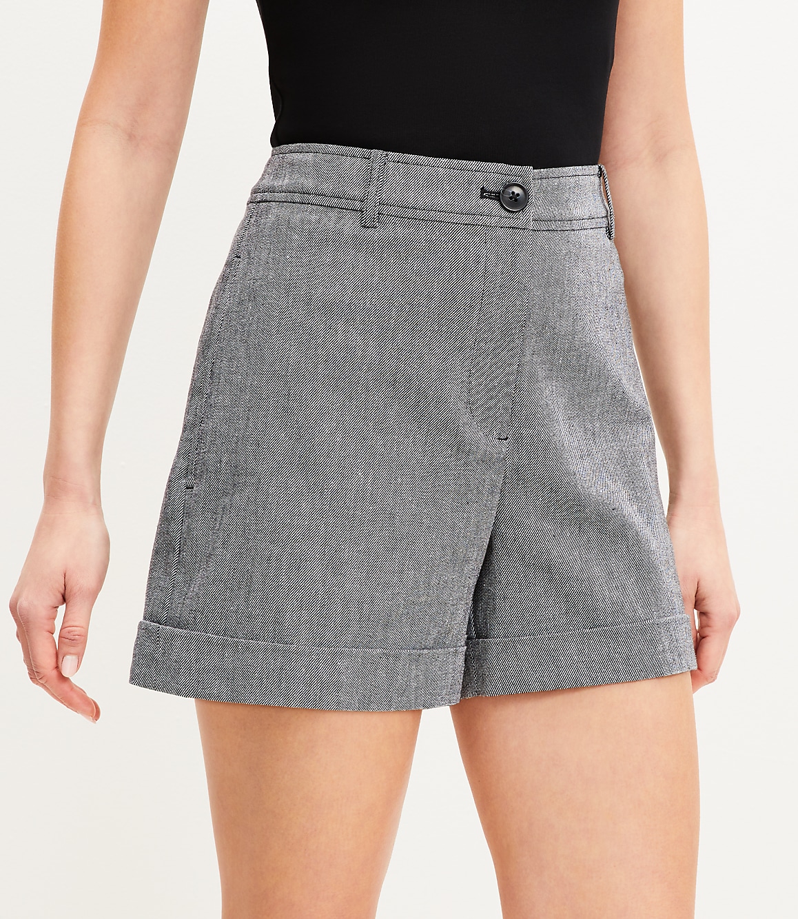 Cuffed Shorts in Cotton Linen