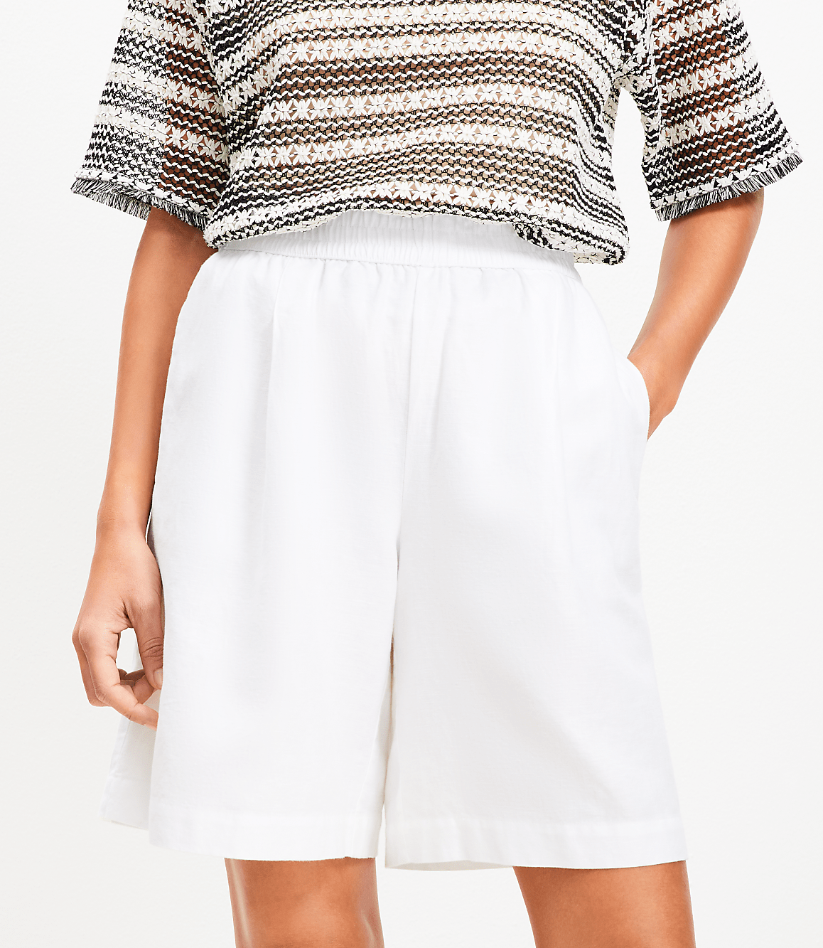 Petite Pull On Bermuda Shorts in Linen Cotton