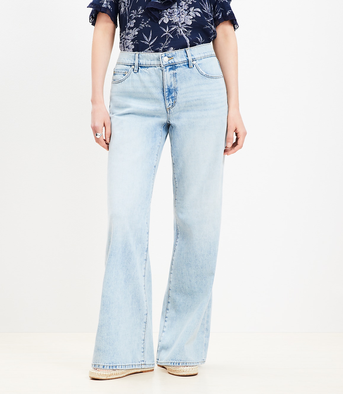 Petite Curvy Mid Rise Wide Leg Jeans in Light Wash