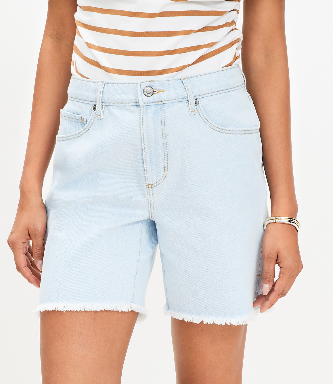 Petite Vented Frayed Boyfriend Shorts in Light Wash Indigo