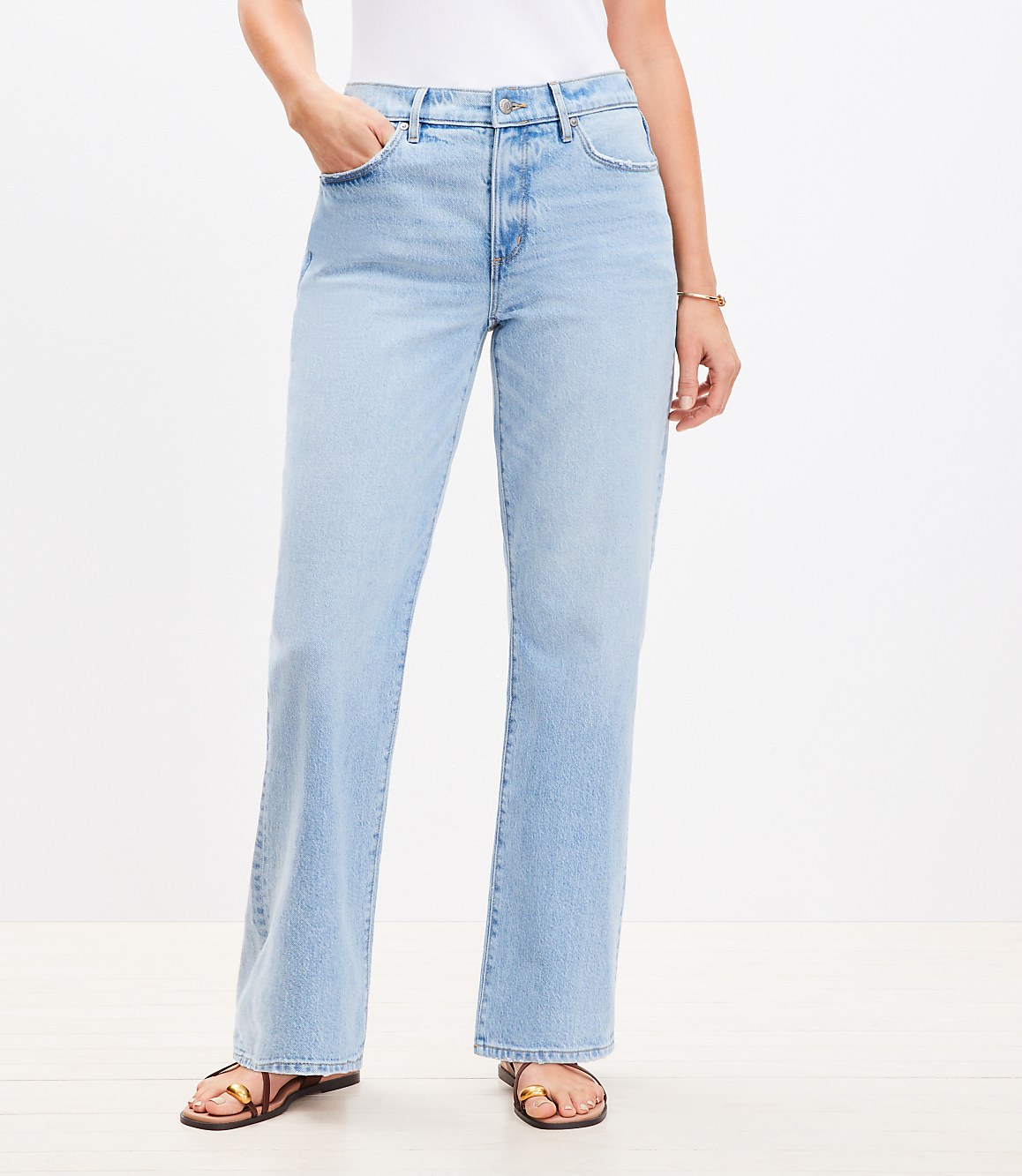 Petite Curvy Mid Rise Relaxed Straight Jeans in Mid Wash