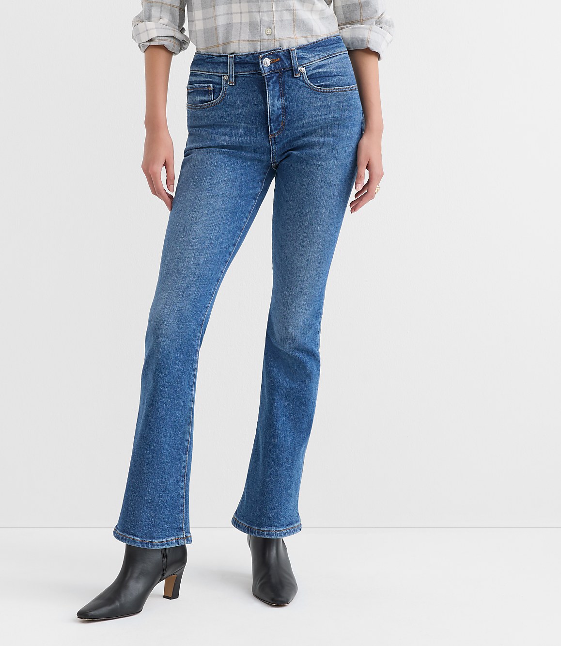 Mid Rise Boot Jeans in Luxe Medium Wash