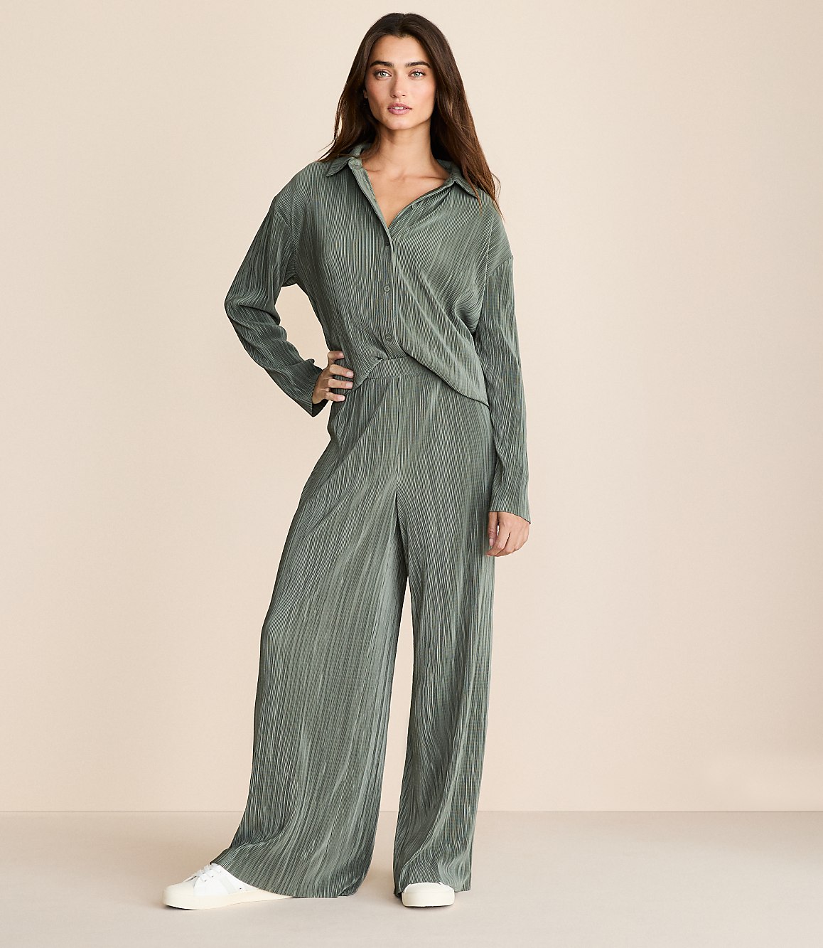 Lou & Grey Pleated Wide Leg Pants