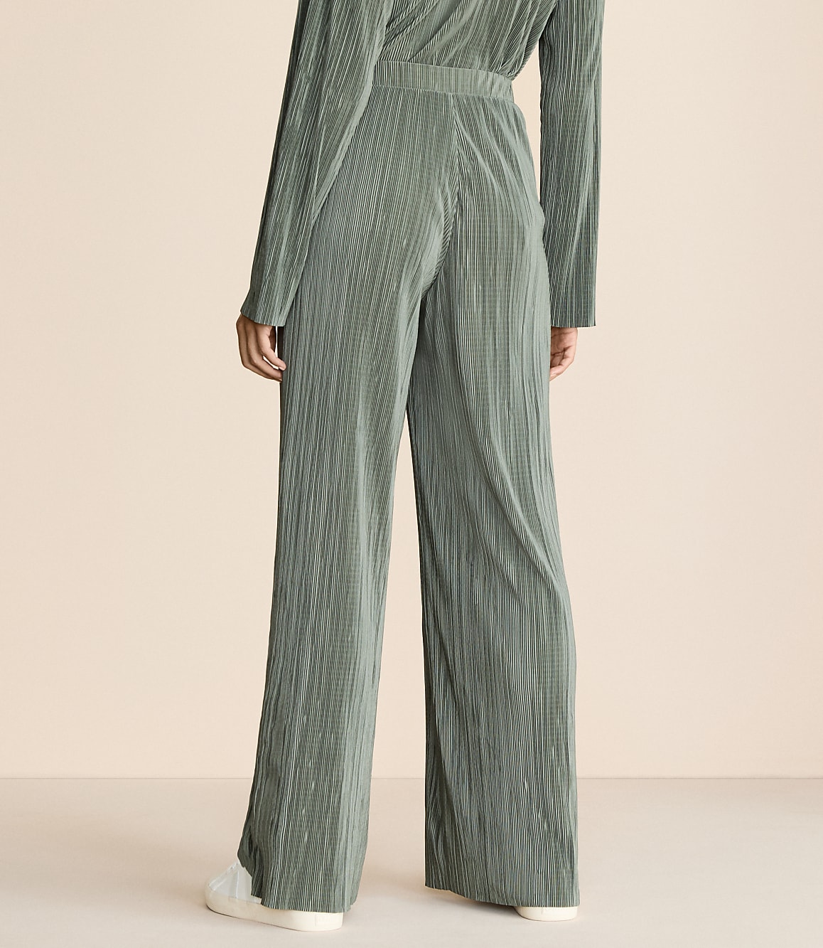 Lou & Grey Pleated Wide Leg Pants