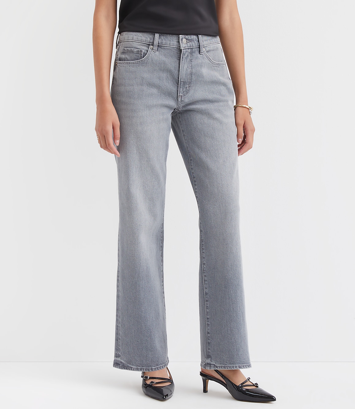 Mid Rise Relaxed Straight Jeans in Grey