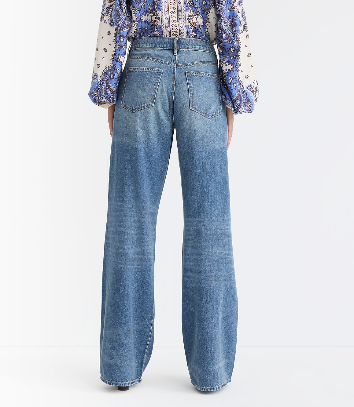 Petite Curvy Mid Rise Wide Leg Jeans in Classic Mid Wash