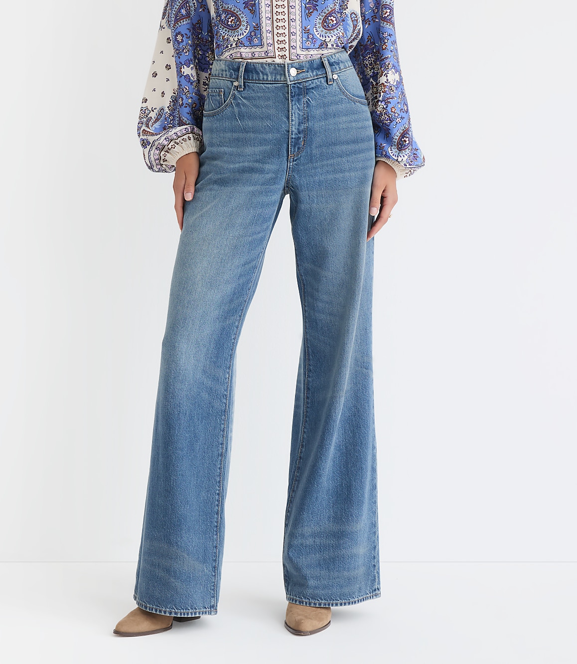 Petite Curvy Mid Rise Wide Leg Jeans in Classic Mid Wash