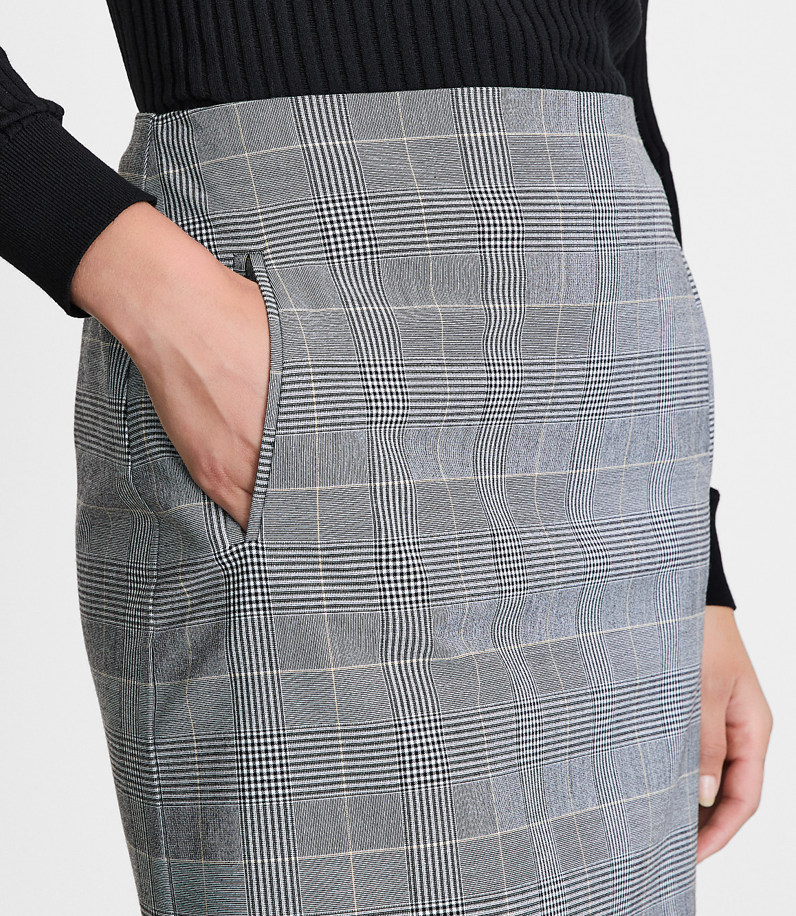 Petite LOFT Versa Seasonless Stretch Pocket Mini Skirt in Plaid