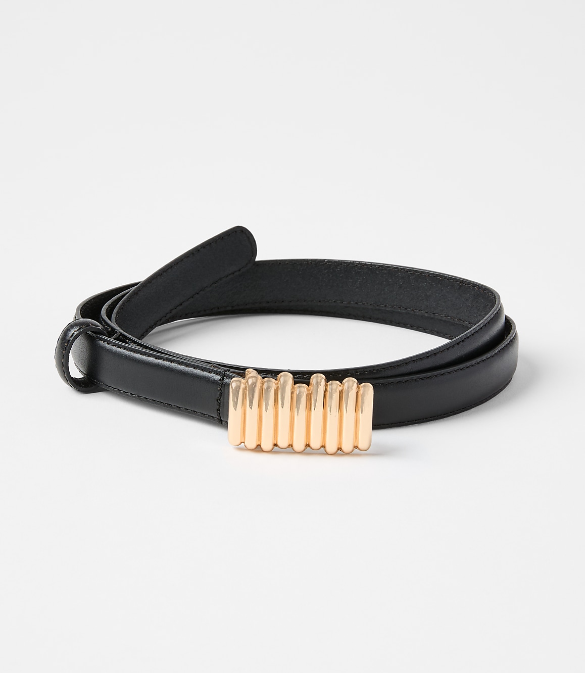 Molded Buckle Skinny Leather Belt
