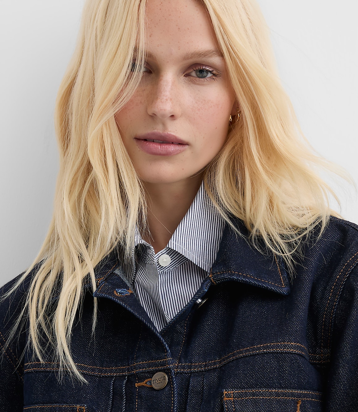 Rivete Denim Trucker Jacket in Nova Wash