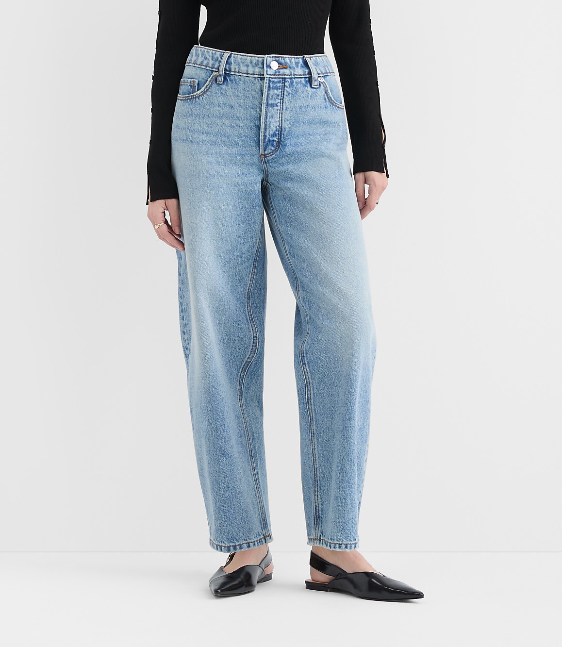 Rivete Curvy Mid Rise Barrel Jeans in Aura Wash