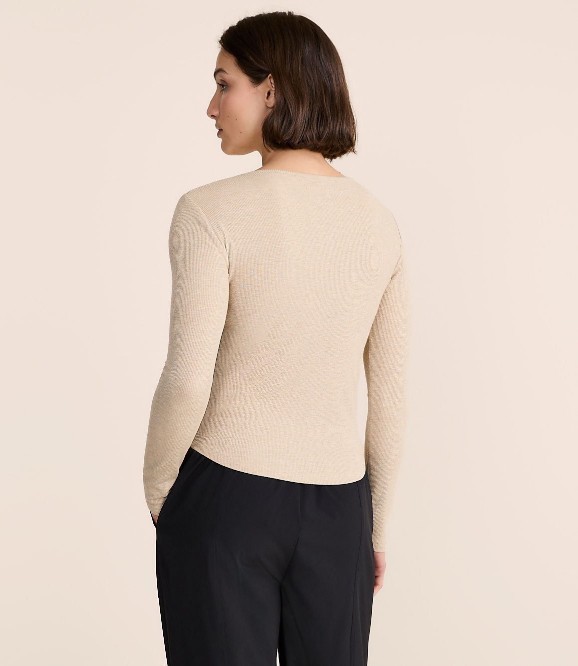 Lou & Grey Heathered Ribbed Shirttail Top