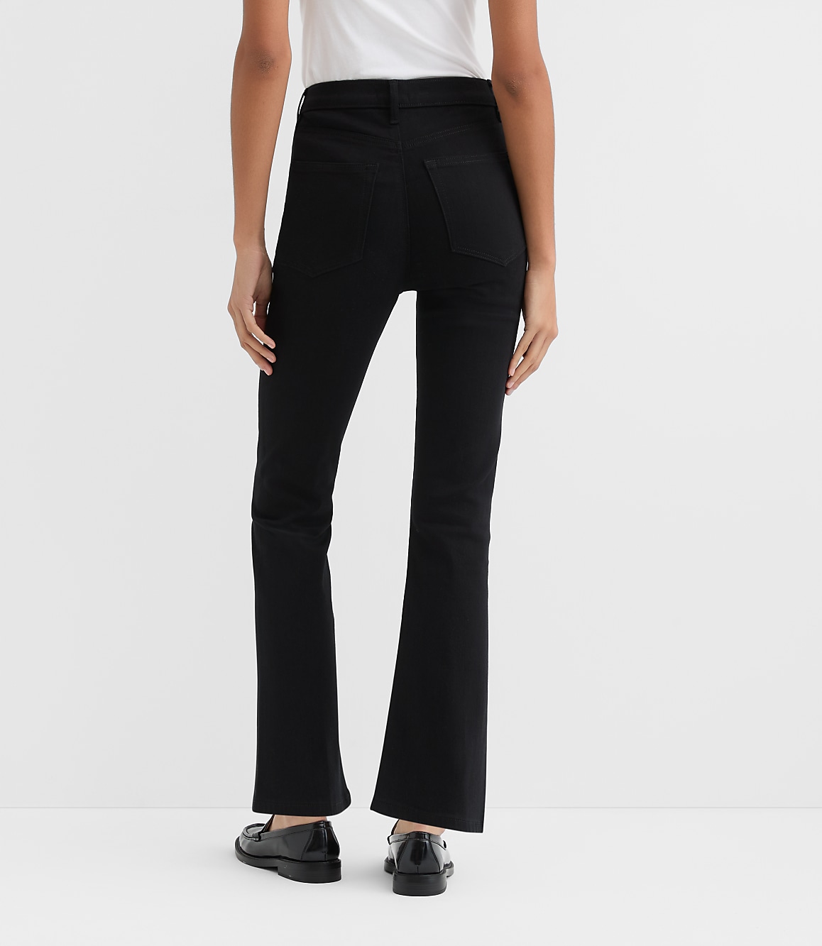 Rivete Petite Curvy High Rise Kick Crop Jeans in Noir Wash