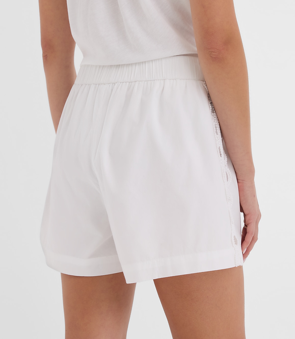Pull On Shorts in Scalloped Poplin