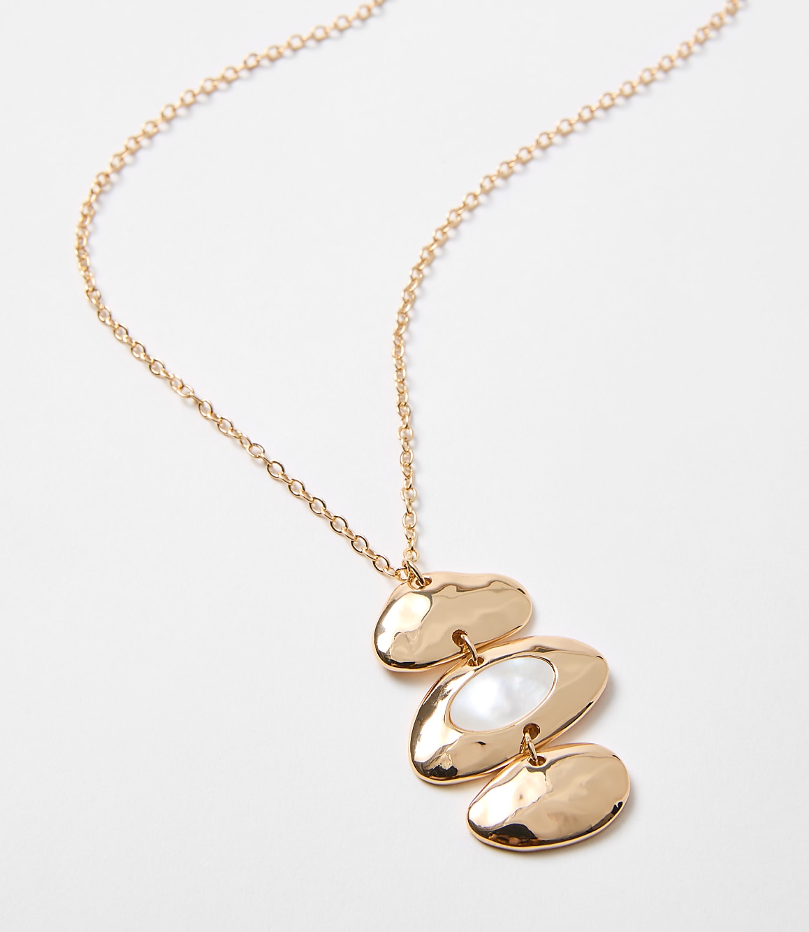 Pearlized Linear Molded Metal Necklace