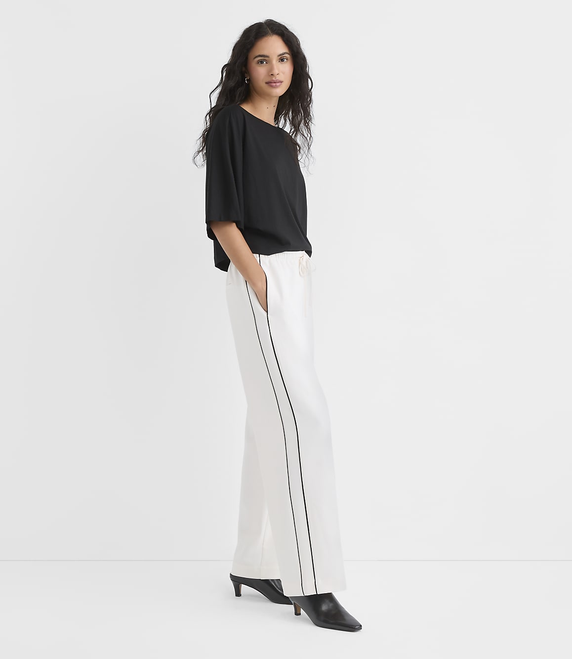 Petite Piped Sawyer Pull On Pants in Textured Crepe