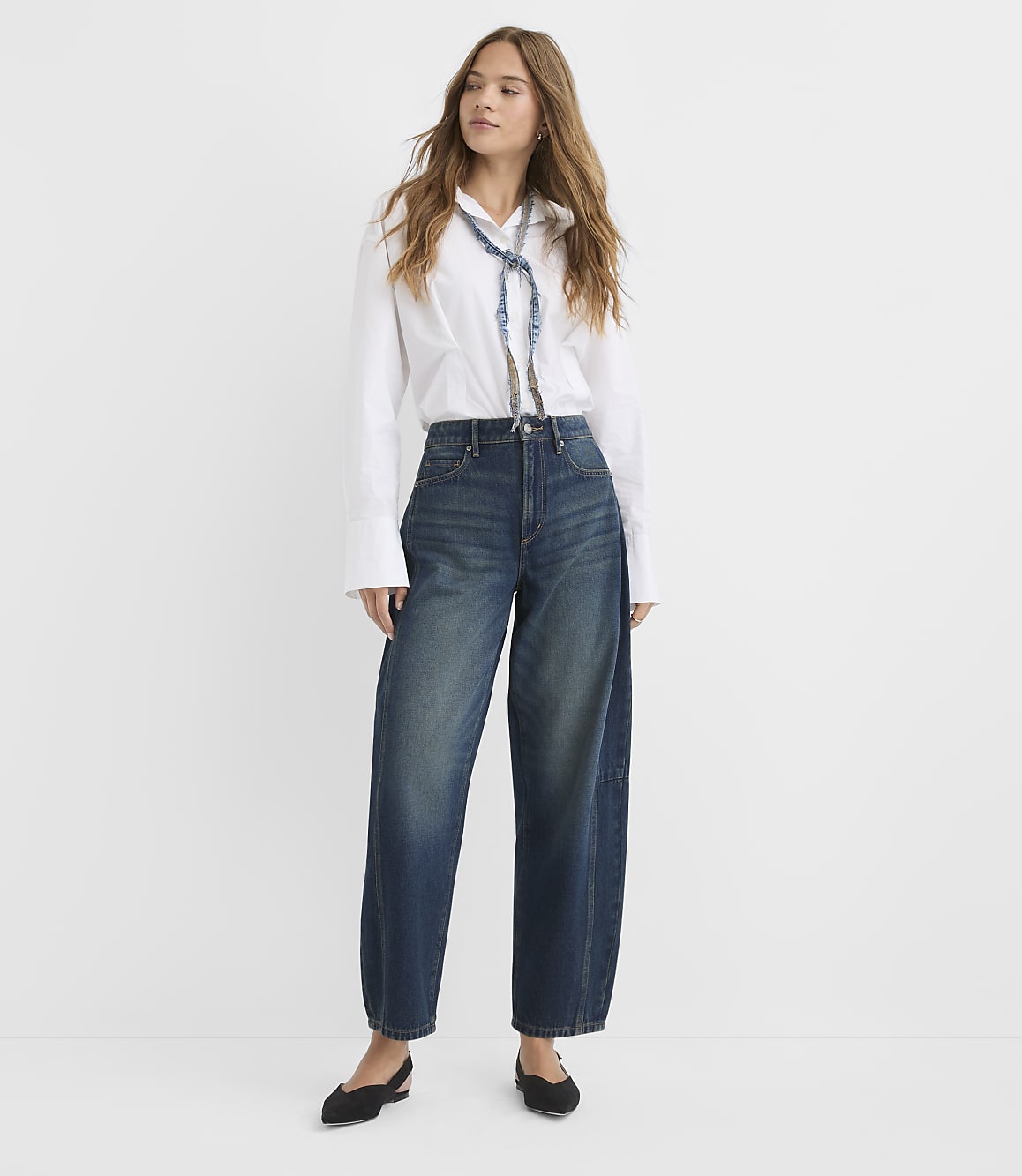 Rivete Petite Seamed High Rise Horseshoe Jeans in Lune Wash