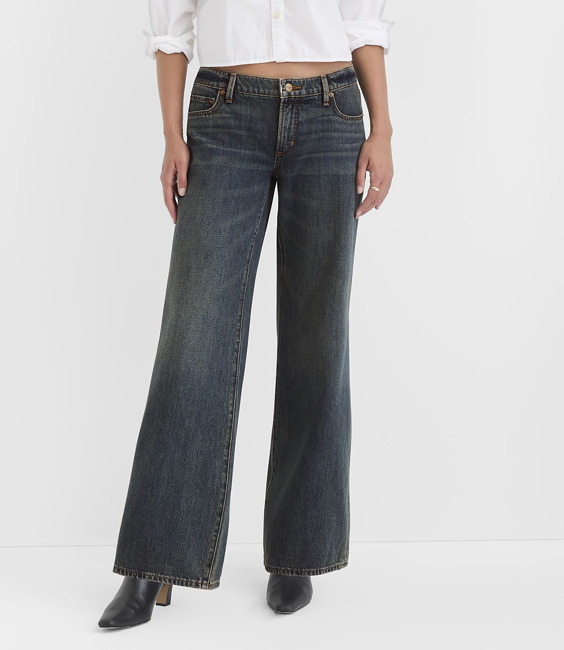 Rivete Petite Curvy Low Rise Wide Leg Jeans in Lune Wash
