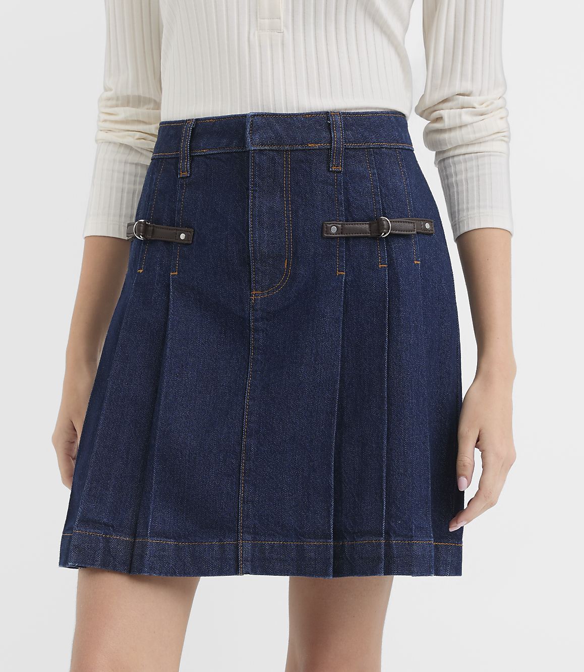 Petite Faux Leather Buckle Pleated Denim Mini Skirt in Classic Rinse Wash