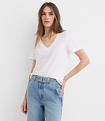 Petite Everyday V-Neck Tee carousel Product Image 2