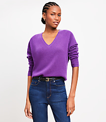 Relaxed V-Neck Cashmere Sweater carousel Product Image 1