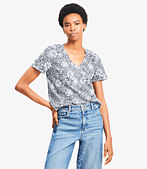 Deco Everyday V-Neck Tee carousel Product Image 2