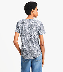 Deco Everyday V-Neck Tee carousel Product Image 3