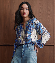 Petite Bandana Print Split Neck Balloon Sleeve Blouse carousel Product Image 4