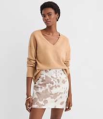 V-Neck Relaxed Everyday Sweater carousel Product Image 1