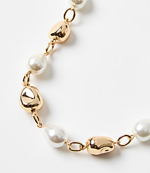 Pearlized Molded Statement Necklace carousel Product Image 3
