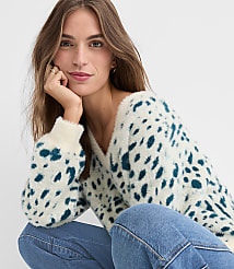 Spotted Ribtrim Relaxed V-Neck Sweater carousel Product Image 3