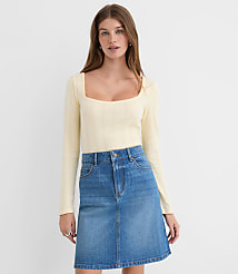 Ribbed Sweetheart Neck Long Sleeve Tee carousel Product Image 4