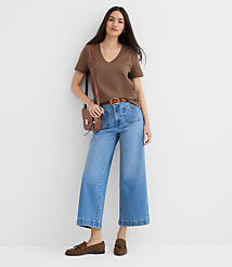 Everyday V-Neck Tee carousel Product Image 1