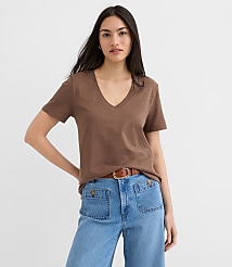 Petite Everyday V-Neck Tee carousel Product Image 2