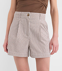 Pleated Shorts in Striped Seersucker carousel Product Image 2