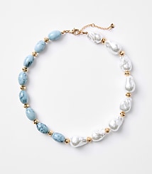 Pearlized Chunky Statement Necklace carousel Product Image 1