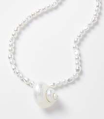 Pearlized Seashell Beaded Necklace carousel Product Image 2