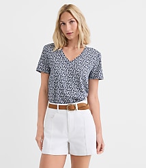 Garden Everyday V-Neck Tee carousel Product Image 1