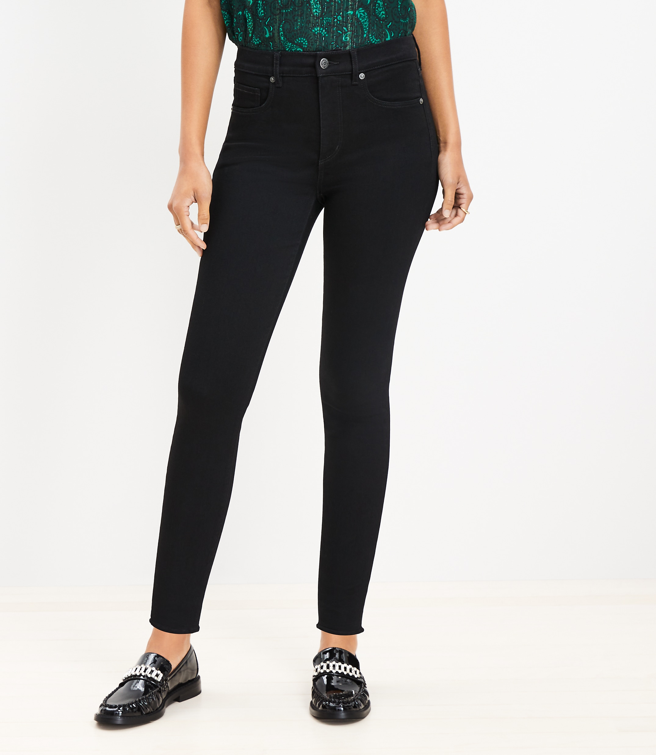Mid Rise Skinny Jeans in Black