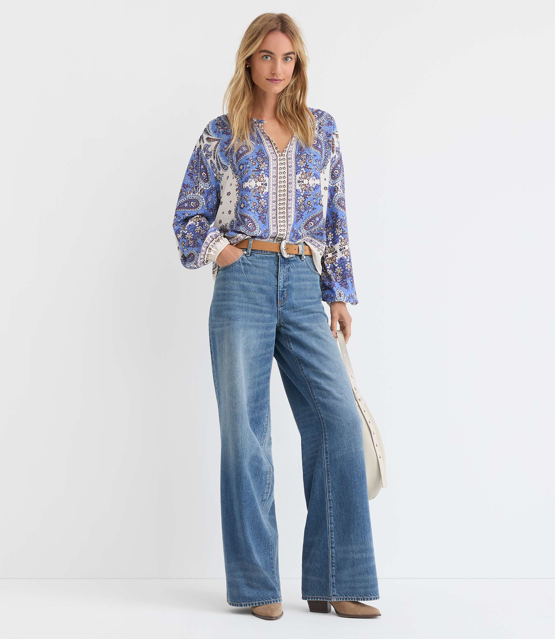 Mid Rise Wide Leg Jeans in Classic Mid Wash