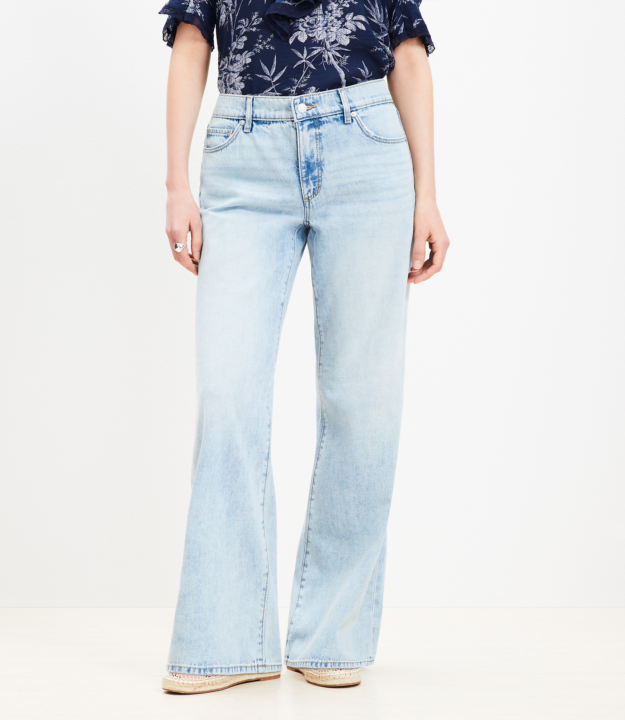 Petite Curvy Mid Rise Wide Leg Jeans in Light Wash