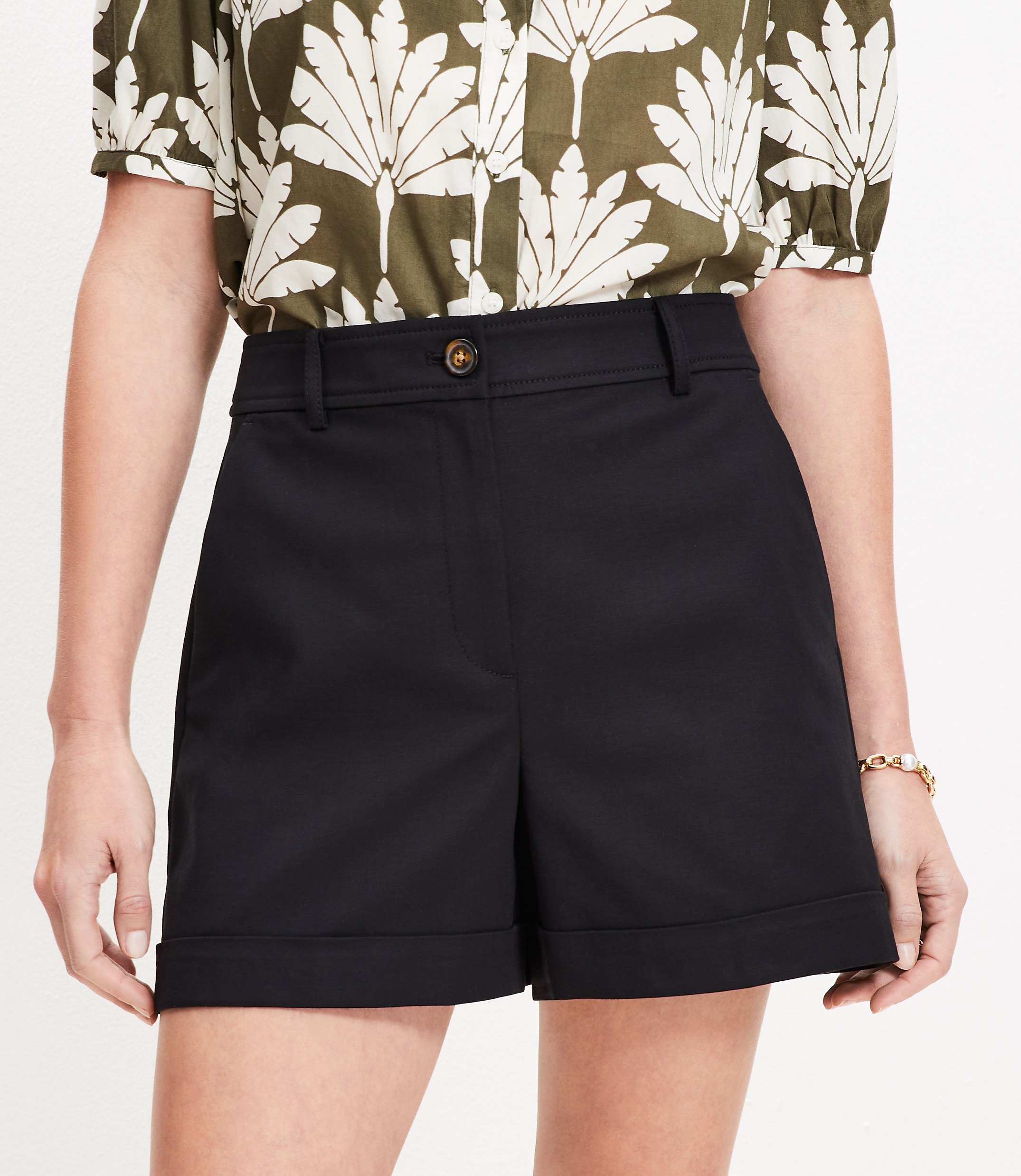 Petite Curvy Cuffed Shorts in Doubleweave