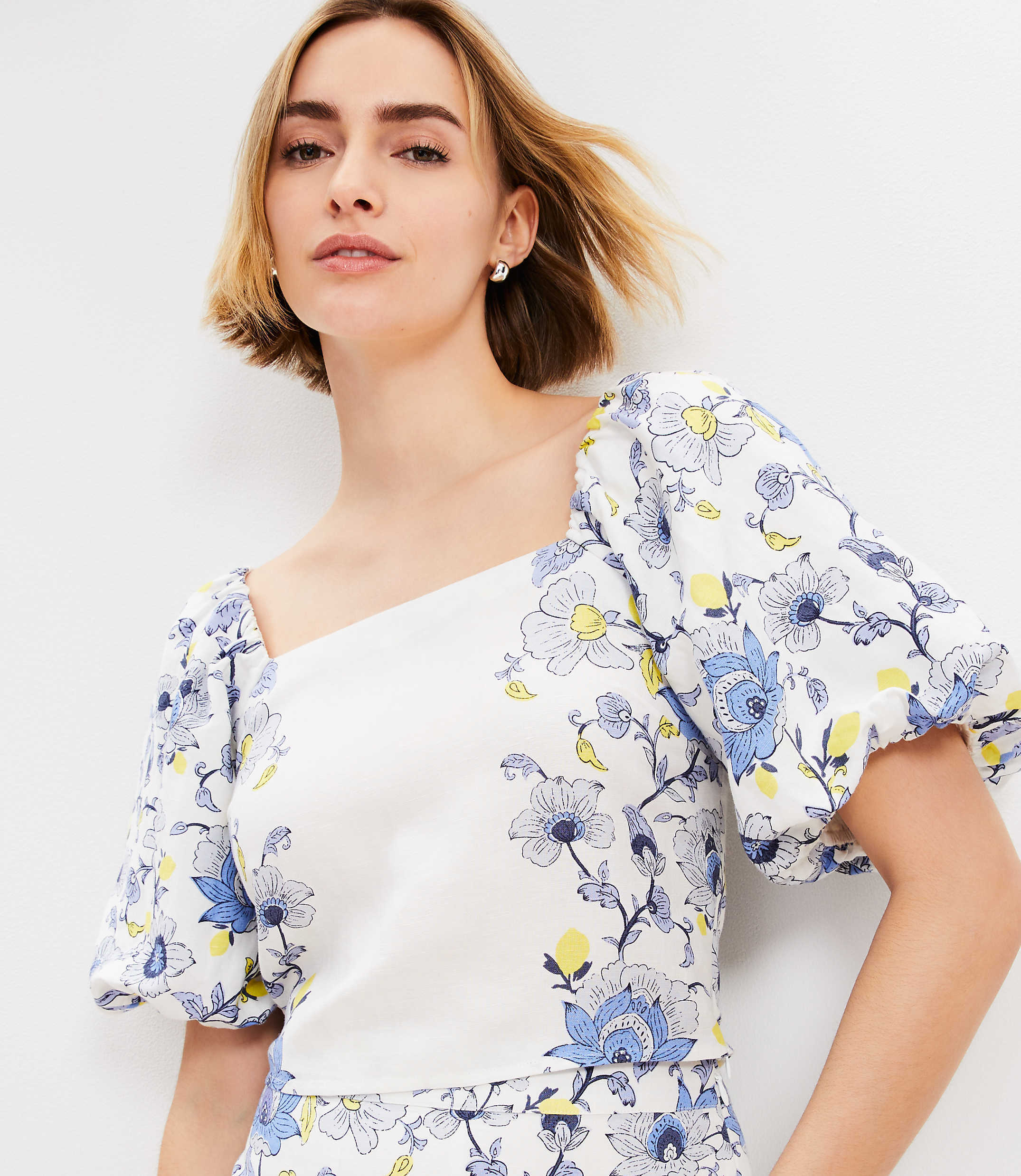 Garden Linen Blend Bubble Sleeve Top