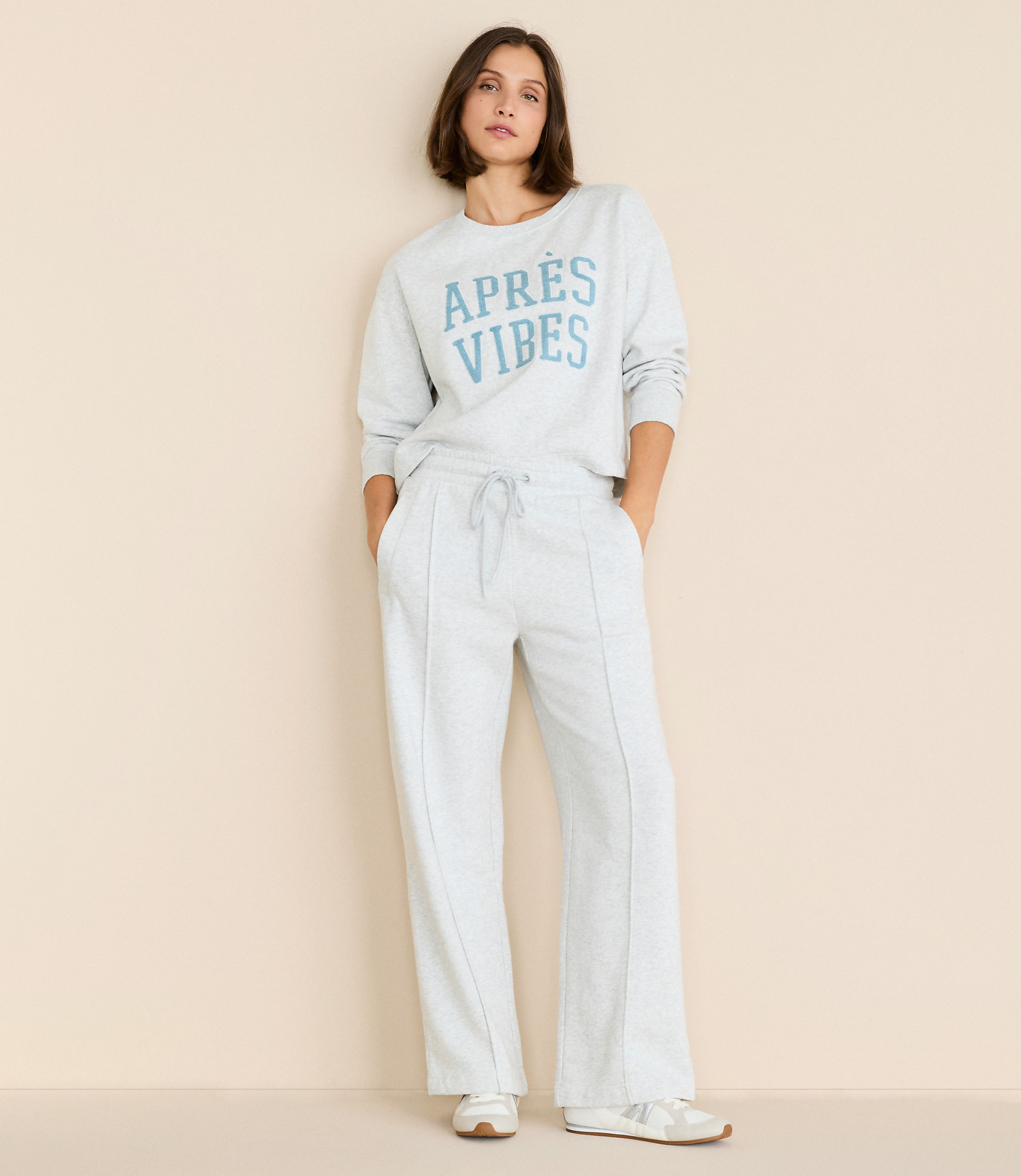 Lou & Grey Heathered Elite Fleece Pintucked Straight Leg Pants