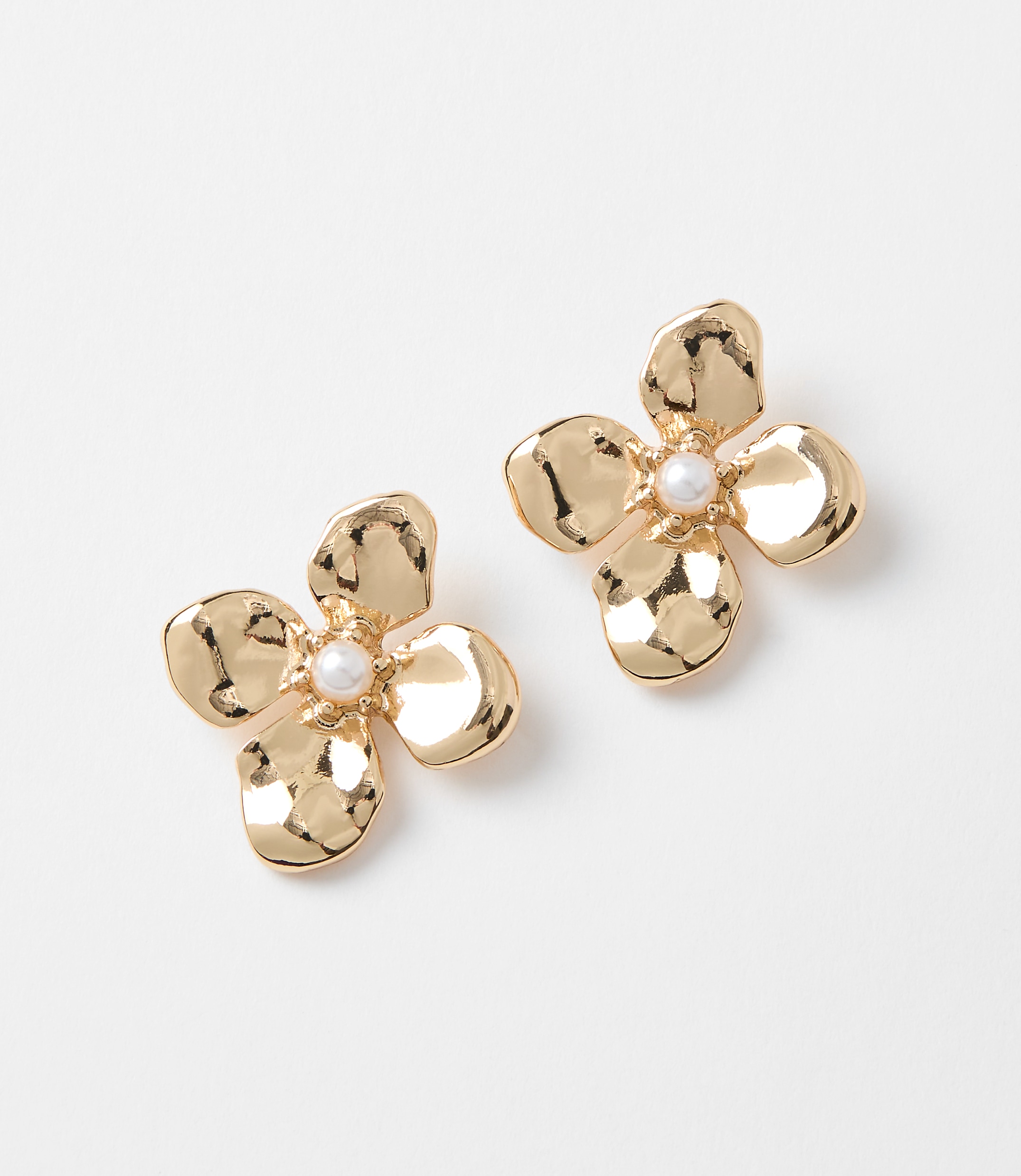 Pearlized Floral Stud Earrings